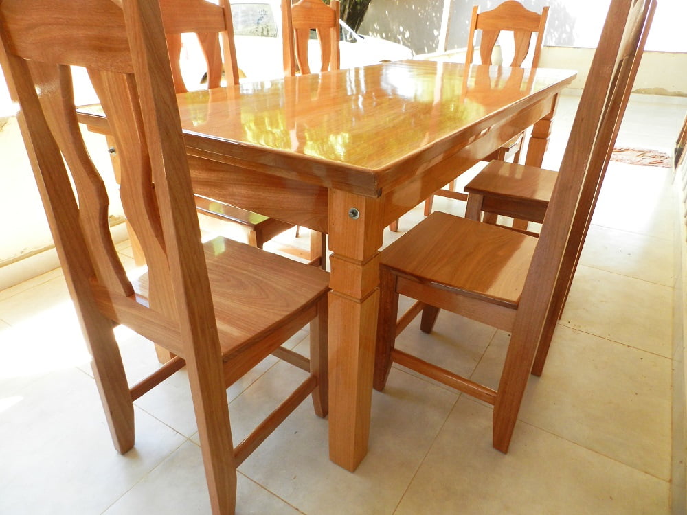 Conjunto Mesa Rústica Jantar Tampão(180cm x 90cm) 4 Pernas com 6 Cadeiras Coloniais - Acabamento Verniz Auto Brilho - Madeira 100% Maciça Jequitibá – 6 lugares 