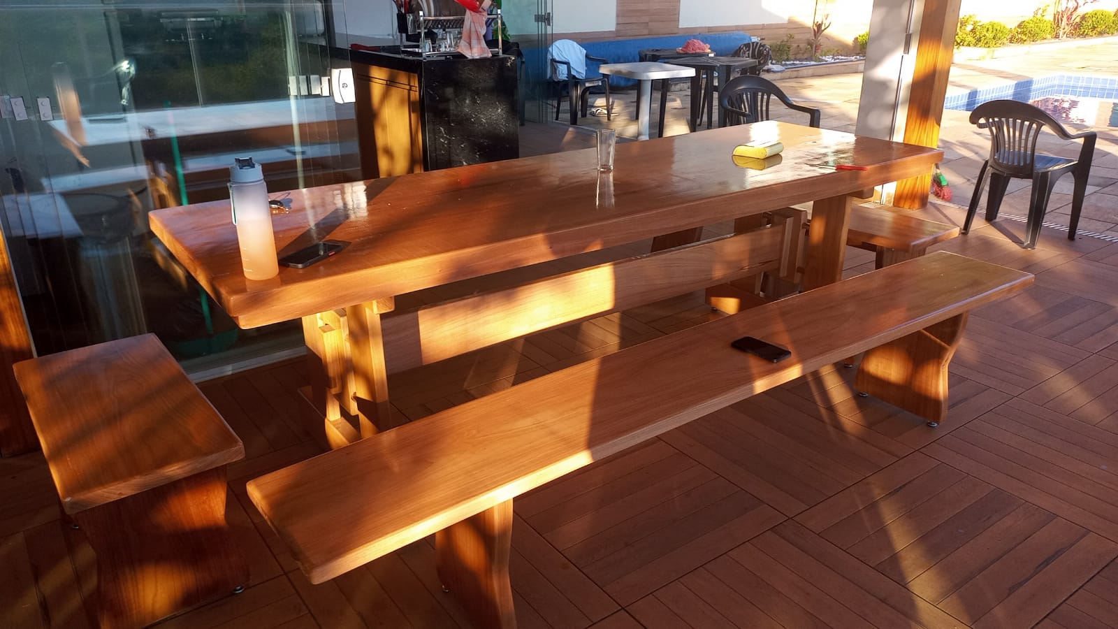 Conjunto Mesa Rústica Tampão(350cm x 90cm x 5,5cm) com 2 Bancos Laterais Tampão(350cm x 36cm x 4cm)  Pés Mesa Exclusivos - Acabamento Verniz Auto-Brilho - 12 lugares