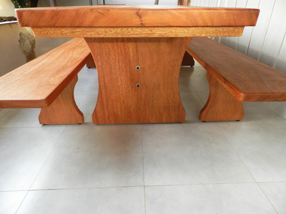 Conjunto Mesa Rústica Redonda Sextavada (1,20Mts x 1,20mts x 4cm) com 6  Cadeiras Rústicas Coloniais, tudo em Madeira Maciça de Cedro – 06 lugares