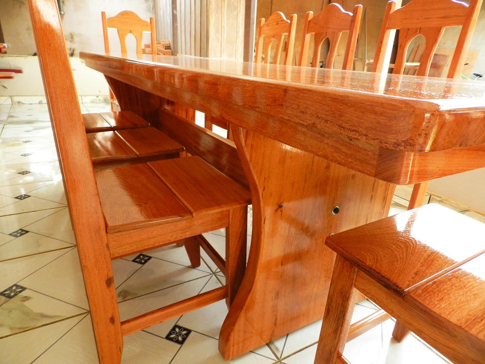 Conjunto Mesa Rústica Churrasco (320cm x 90cm) com 10 Cadeiras Coloniais  Rústicas de Madeira Maciça de Angelim - Pés Formato Taça - Acabamento  Verniz