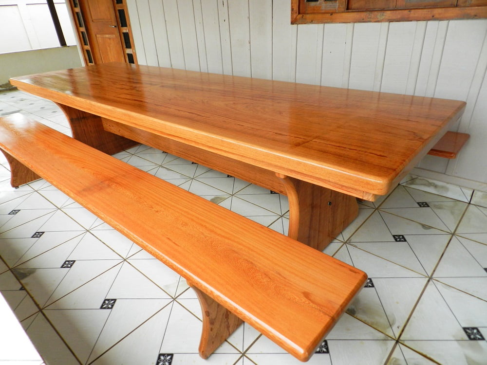 Conjunto Mesa Rústica Churrasco (320cm x 90cm) com 10 Cadeiras Coloniais  Rústicas de Madeira Maciça de Angelim - Pés Formato Taça - Acabamento  Verniz