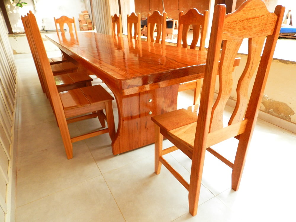 Conjunto Mesa Rústica Churrasco (320cm x 90cm) com 10 Cadeiras Coloniais  Rústicas de Madeira Maciça de Angelim - Pés Formato Taça - Acabamento  Verniz