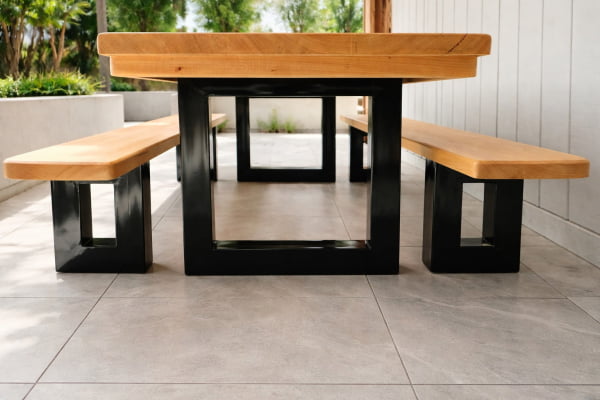 Conjunto Mesa Rústica Madeira Maciça Tauari Tampo (300cm x 90cm x 5,5cm) com 2 Bancos Rústicos (300cm X 36cm X 4cm) com Pés de Ferro Metalon 100mmX100mm Acabamento Verniz Incolor Auto Brilho  - 10 lugares 