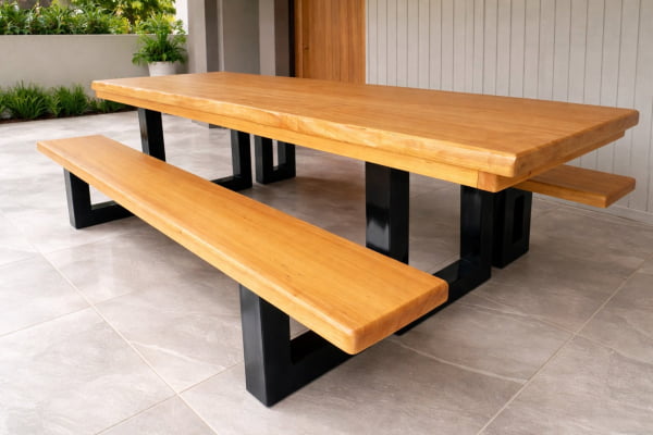 Conjunto Mesa Rústica Madeira Maciça Tauari Tampo (300cm x 90cm x 5,5cm) com 2 Bancos Rústicos (300cm X 36cm X 4cm) com Pés de Ferro Metalon 100mmX100mm Acabamento Verniz Incolor Auto Brilho  - 10 lugares 