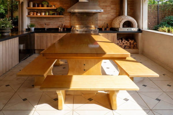 Conjunto Mesa  Rústica Tampão(300cm x 85cm) com  4 Bancos Rústicos (300cm X 36cm) e (85cm X 36cm) de Madeira 100% Maciça Caxeta Branca - Acabamento Verniz  Auto Brilho – 12 lugares