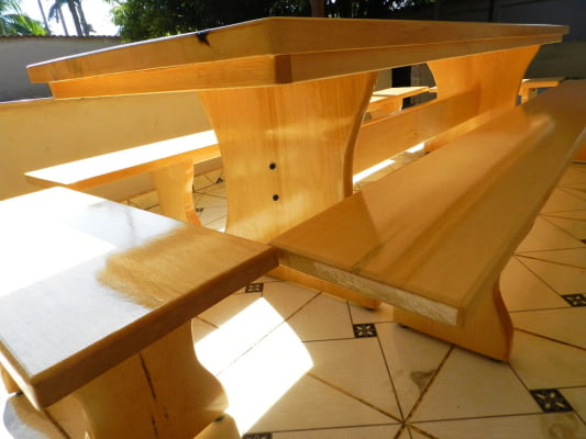 Conjunto Mesa Rústica Tampão(300cm x 85cm) com 4 Bancos Rústicos (300cm X 36cm) e (85cm X 36cm) de Madeira 100% Maciça Caxeta Branca - Acabamento Verniz Auto Brilho – 12 lugares