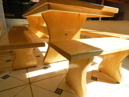 Conjunto Mesa  Rústica Tampão(300cm x 85cm) com  4 Bancos Rústicos (300cm X 36cm) e (85cm X 36cm) de Madeira 100% Maciça Caxeta Branca - Acabamento Verniz  Auto Brilho – 12 lugares