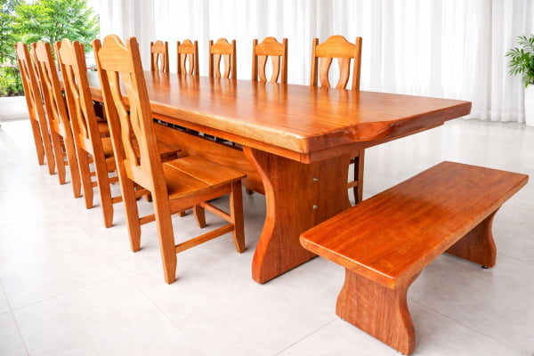 Conjunto de Mesa de Madeira Maciça em Cedro Mara (400cm x 90cm x 6cm) com 10 Cadeiras Rústicas Coloniais + 02 Bancos de Cabeceira(90cm x 36cm x 4cm) – Pés formato Taça -  Verniz Auto-Brilho