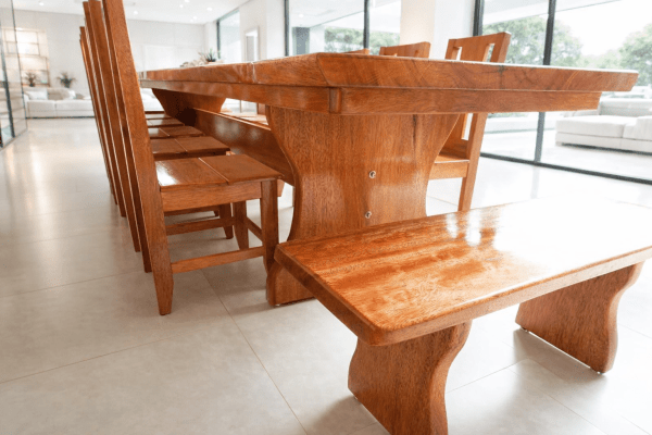 Conjunto de Mesa de Madeira Maciça em Cedro Mara (400cm x 90cm x 6cm) com 10 Cadeiras Rústicas Coloniais + 02 Bancos de Cabeceira(90cm x 36cm x 4cm) – Pés formato Taça -  Verniz Auto-Brilho