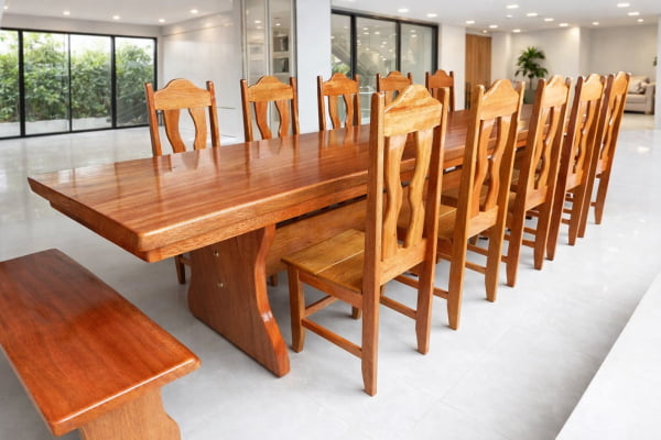 Conjunto de Mesa de Madeira Maciça em Cedro Mara (400cm x 90cm x 6cm) com 10 Cadeiras Rústicas Coloniais + 02 Bancos de Cabeceira(90cm x 36cm x 4cm) – Pés formato Taça -  Verniz Auto-Brilho