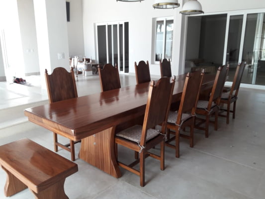Conjunto Mesa Rústica Madeira Maciça (300cm x 85cm x 5,0cm) com 08 CADEIRAS Rústicas Coloniais e 02 Bancos de cabeceira, tudo em Cedro Mara - Acabamento Verniz Auto-Brilho - Pés formato Taça - 08 lugares Conjunto Mesa Rústica Madeira Maciça (300cm x 85cm x 5,0cm) com 08 CADEIRAS Rústicas Coloniais e 02 Bancos de cabeceira, tudo em Cedro Mara - Acabamento Verniz Auto-Brilho - Pés formato Taça - 08 lugares