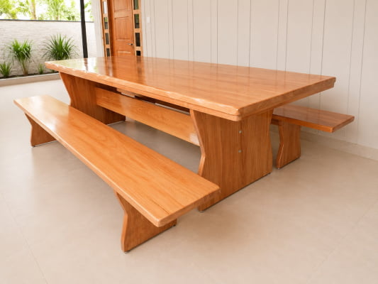 Conjunto Mesa Rústica (300cm x 85cm x 4,5cm) com 2 Bancos Laterais Tampo(300cm X 36cm x 4cm) Madeira Maciça Jequitibá - Acabamento Verniz Auto-Brilho – de 08 a 10 lugares