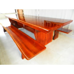 Conjunto Mesa Rústica (200cm x 85cm x 5,5cm) com bordas orgânicas e 2 Bancos Rústicos (200cm X 36cm X 4,0cm) de Madeira 100% Maciça - Pés Taça - Acabamento Embuia – 6 lugares