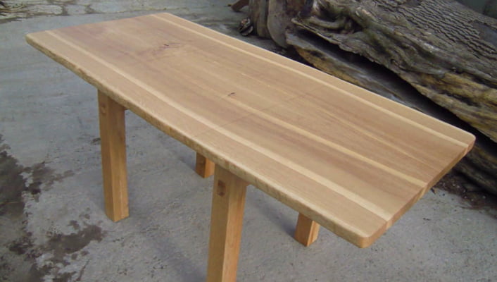 Mesa de Jantar 4 Pernas Madeira Maciça de Jequitibá com extensão tipo borboleta Medidas (1,60mts x 0,90mts x 3cm) - Altura 80cm + Extensão de 50cm embutido na mesa - Acabamento Verniz uto Brilho