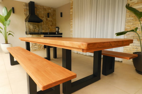 Mesa Rústica Madeira Maciça de Jequitibá Tampão(350cm x 90cm x 5,5cm)   com 2 Bancos Laterais medidas(350cm x 36cm x 4cm) tudo com Pés de Ferro Metalom Preto 100mm x 100mm - Acabamento FOSCO - 12 Pessoas