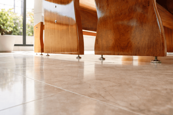 Conjunto Mesa Madeira Maciça Angelim Tampão (300cm x 90cm x 5,5cm) Pés Formato Taça com 2 bancos laterais(300cm x 36cm x 4cm) e 2 bancos Cabeceira(90cm x 36cm x 4cm) -  Acabamento FOSCO - 12 lugares