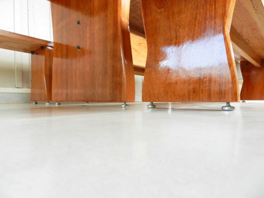 Conjunto Mesa Rústica (250cm x 85cm x 6,0cm) com 2 Bancos Rústicos (250cm X 36cm x 4cm) de Madeira Maciça de Angelim – Pés Taça - Acabamento Verniz Auto-Brilho - 8 a 10 Lugares