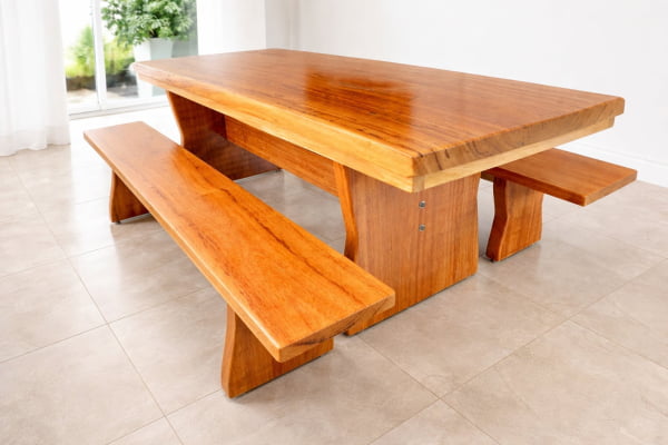 Conjunto Mesa Rústica (250cm x 85cm x 6,0cm) com 2 Bancos Rústicos (250cm  X 36cm x 4cm) de Madeira Maciça de Angelim – Pés Taça - Acabamento Verniz Auto-Brilho - 8 a 10 Lugares
