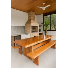 Conjunto Mesa Rústica Churrasco Tampão(2,5mts x 87cm x 6cm) com 2 Bancos Rústicos (2,5mts X 36cm x 4cm) tudo em Madeira Maciça de Angelim – Pés formato Taça - Acabamento Verniz Auto Brilho - 08 lugares