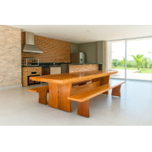 Conjunto Mesa Rústica Churrasco Tampão(2,5mts x 85cm x 5,5cm) com 2 Bancos Rústicos (2,5mts X 36cm x 4cm) tudo em Madeira Maciça de Angelim – Pés formato Taça - Acabamento Verniz Auto Brilho - 08 lugares