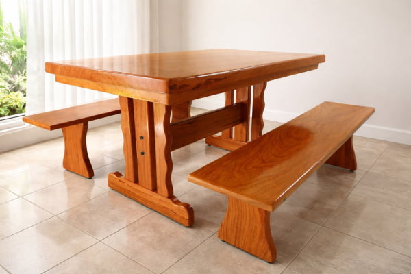 Conjunto Mesa Rústica Jantar Tampo(160cm x 85cm x 6cm ) com 2 Bancos Laterais Tampo(160cm X 35cm X 4cm) - Pés Torre - Madeira Maciça de Angelim – 6 lugares