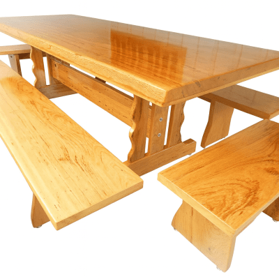 Conjunto Mesa Rústica Tampão(250cm x 85cm x  6cm) Pés Mesa Torre,  com 2 Bancos Laterais Tampão(250cm x 36cm x 4cm) e 2 Bancos Cabeceira Tampão(85cm x 36cm x 4cm) de Madeira Maciça de Angelim – 10 lugares
