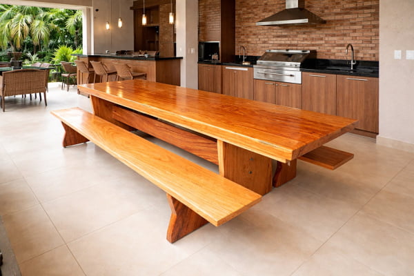 Conjunto Mesa Rústica Tampo(350cm x 85cm x 5,5cm) Pés formato Taça, com 2 Bancos Tampo(350cm x 36cm x 4cm) de Madeira Maciça de Angelim – Acab. Verniz Auto-Brilho - 10 lugares Conjunto Mesa Rústica Tampo(350cm x 85cm x 5,5cm) Pés formato Taça, com 2 Bancos Tampo(350cm x 36cm x 4cm) de Madeira Maciça de Angelim – Acab. Verniz Auto-Brilho - 10 lugares