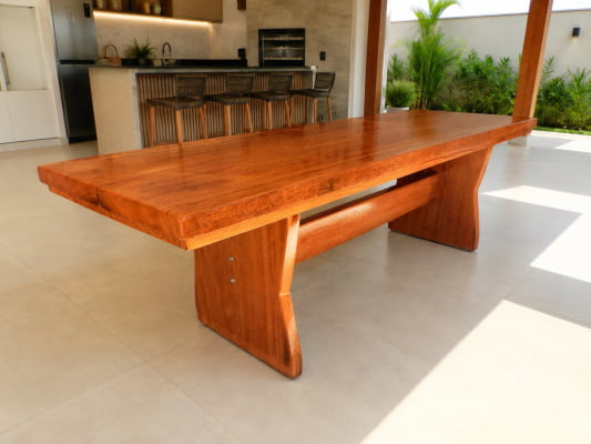 Mesa Rústica Angelim Pedra Tampo Medida (250cm x 85cm x 6cm) com Pés formato Taça - Acabamento Verniz Auto-Brilho - SEM BANCOS E SEM CADEIRAS - 08 Lugares