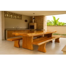 01 Conjunto de Mesa Rústica Tampão (250cm x 85cm x 5,5cm) Bordas Orgânicas no tampão e Pés da Mesa formato Taça com 02 Bancos Rústicos Tampão(250cm x 36cm x 4cm) - Madeira Garapeira – Acabamento Verniz  - 08 Lugares