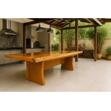 01 Conjunto de Mesa Rústica Tampão (250cm x 85cm x 5,5cm) Bordas Orgânicas no tampão e Pés da Mesa formato Taça com 02 Bancos Rústicos Tampão(250cm x 36cm x 4cm) - Madeira Garapeira – Acabamento Verniz  - 08 Lugares