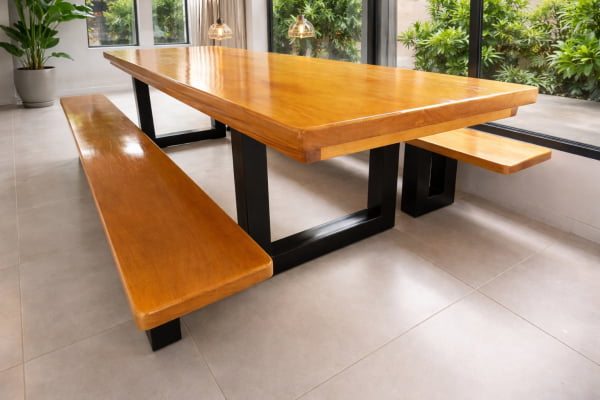 Conjunto Mesa Rústica de Madeira Maciça de Garapeira (300cm x 90cm x 6cm) com 2 Bancos Rústicos (300cm X 38cm x 4cm) com Pés de ferro Metalom 100mm x 100mm  –  Acabamento Verniz Auto Brilho - 10 lugares