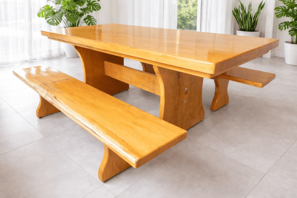 Conjunto Mesa Rústica Garapeira (200cm x 85cm x 5,5cm) com 2 Bancos Rústicos (200cm X 36cm x 4cm) de Madeira Maciça de Garapeira – Pés Formato Taça - 06 a 08 lugares 