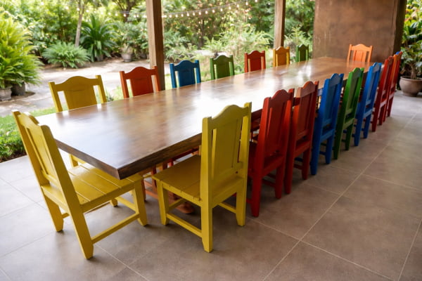 Conjunto Mesa Rústica Madeira Maciça  Tampão (500cm x 90cm x 5,5cm) com 16 Cadeiras Rústicas Coloniais Coloridas de Madeira Maciça de Garapeira - 16 lugares