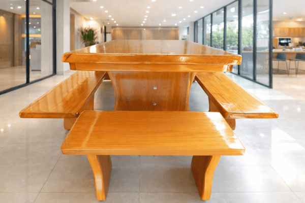 Conjunto Mesa Rústica Tampão(250cm X 86cm X 5,5cm) com 2 Bancos Laterais(250cm X 38cm x 4cm) e 2 Bancos Cabeceira (80cm x 36cm x 4cm) Pés Taça - Acabamento Verniz Auto Brilho - Madeira Maciça de Garapeira – 10 lugares