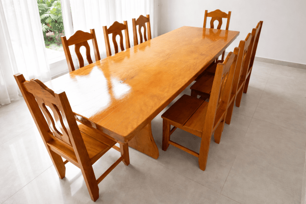 Conjunto Mesa Rústica Tampão(280cm x 86cm x 6cm) com 8 Cadeiras Rústicas Coloniais, tudo em Madeira Maciça de Garapeira – Pés Formato Taça - Acabamento Verniz PU Automotivo Incolor Auto brilho - 08 lugares