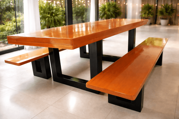 Mesa Rústica Madeira Maciça Tampo(200cm x 85cm x 6cm) com 2 Bancos Rústicos (200cm x 36cm x 4cm) Pés em Ferro Metalom 100mm x 100mm Madeira Maciça Garapeira – Acabamento Verniz Auto Brilho na cor Cedro - 06 lugares Mesa Rústica Madeira Maciça Tampo(200cm x 85cm x 6cm) com 2 Bancos Rústicos (200cm x 36cm x 4cm) Pés em Ferro Metalom 100mm x 100mm Madeira Maciça Garapeira – Acabamento Verniz Auto Brilho na cor Cedro - 06 lugares