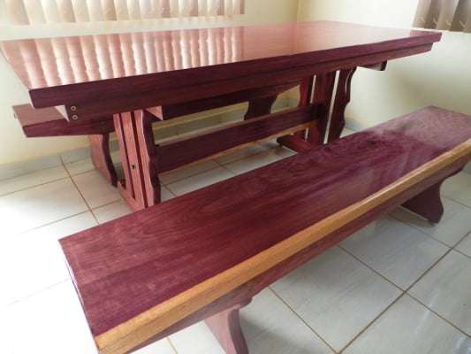 Conjunto Mesa Rústica (200cm x 85cm x 5cm) com 2 Bancos Rústicos (200cm X 36 x 4cm) de Madeira Maciça de Roxão – 6 lugares