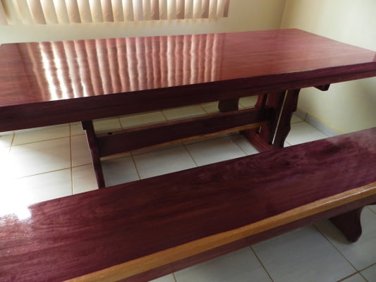 Conjunto Mesa Rústica (200cm x 85cm x 5cm) com 2 Bancos Rústicos (200cm X 36 x 4cm) de Madeira Maciça de Roxão – 6 lugares