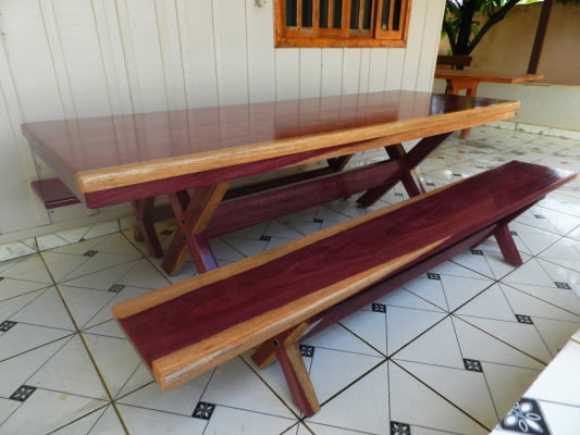 Conjunto Mesa Rústica (250cm x 85cm) Pés Formato X, com 2 Bancos Rústicos (250cm X 36cm) de Madeira Maciça de Roxão – 8 lugares