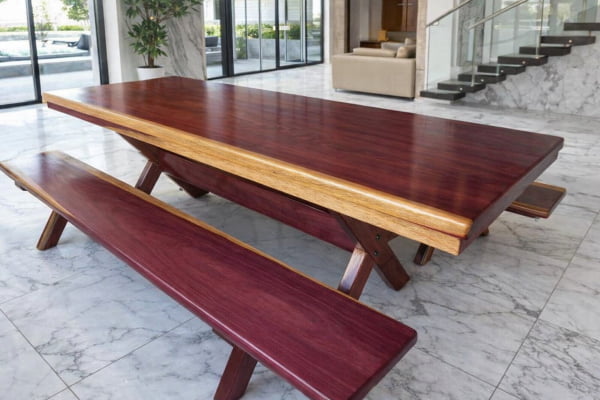 Conjunto Mesa Rústica (250cm x 85cm) Pés Formato X, com 2 Bancos Rústicos (250cm X 36cm) de Madeira Maciça de Roxão – 8 lugares