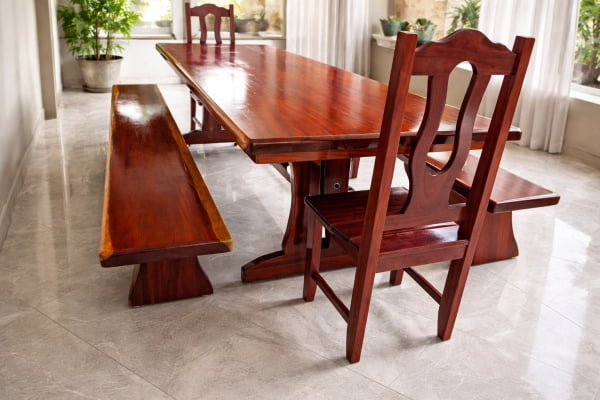 Conjunto Mesa Rústica (300cm x 90cm) + 2 Bancos Rústicos (300cm X 36cm) + 2 Cadeiras Rústicas Coloniais tudo em Madeira Maciça de Roxão – 12 lugares