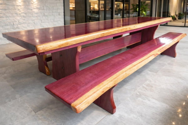 Mesa Rústica Roxão Tampo Medida (270cm x 85cm x 6cm) c/ 2 Bancos (270cm X 35cm x 4cm) – Pés formato Taça com Ondulaçoes nas Laterais do Pé - Acabamento Verniz + Mesa de Centro Rústica Roxão c/Pés Madeira