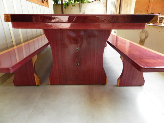 Conjunto Mesa Rústica Tampão(350cm x 88cm x 6,0cm) com 2 Bancos Laterais Tampão(350cm x 36cm x 4cm)  Pés Formato Taça - Acabamento Verniz Auto-Brilho - 12 lugares