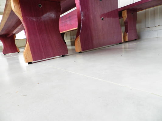 Conjunto Mesa Rústica Tampão(350cm x 88cm x 6,0cm) com 2 Bancos Laterais Tampão(350cm x 36cm x 4cm)  Pés Formato Taça - Acabamento Verniz Auto-Brilho - 12 lugares