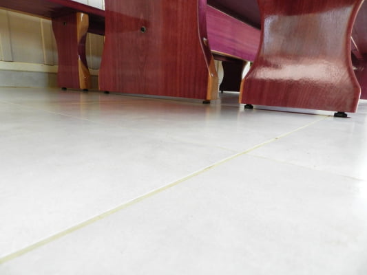 Conjunto Mesa Rústica Tampão(350cm x 88cm x 6,0cm) com 2 Bancos Laterais Tampão(350cm x 36cm x 4cm)  Pés Formato Taça - Acabamento Verniz Auto-Brilho - 12 lugares