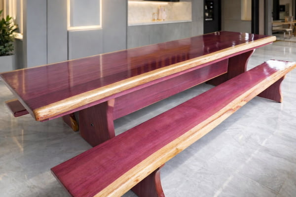 Conjunto Mesa Rústica Tampo Medida (300cm x 85cm x 6cm) com 2 Bancos Rústicos (300cm X 35cm x 4cm) de Madeira Maciça de Roxão – Pés formato Taça - Acabamento Verniz Auto Brilho - 10 a 12 lugares