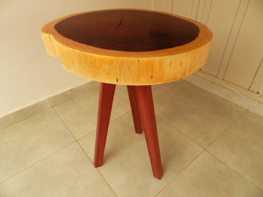 Mesa Rústica Roxão Tampo Medida (270cm x 85cm x 6cm) c/ 2 Bancos (270cm X 35cm x 4cm) – Pés formato Taça com Ondulaçoes nas Laterais do Pé - Acabamento Verniz + Mesa de Centro Rústica Roxão c/Pés Madeira