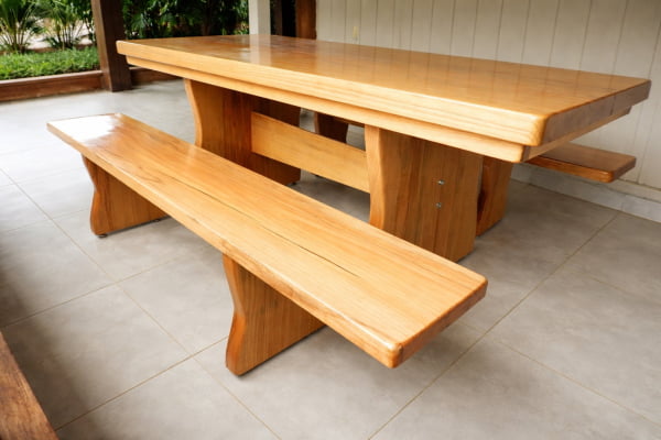 Conjunto Mesa Rústica (220cm x 85cm x 5,5cm) com 2 Bancos Rústicos (220cm X 36cm x 4cm) de Madeira 100% Maciça de Tauari – Pés Taça - Acabamento Verniz Auto brilho Incolor - 6 a 8 lugares Conjunto Mesa Rústica (220cm x 85cm x 5,5cm) com 2 Bancos Rústicos (220cm X 36cm x 4cm) de Madeira 100% Maciça de Tauari – Pés Taça - Acabamento Verniz Auto brilho Incolor - 6 a 8 lugares