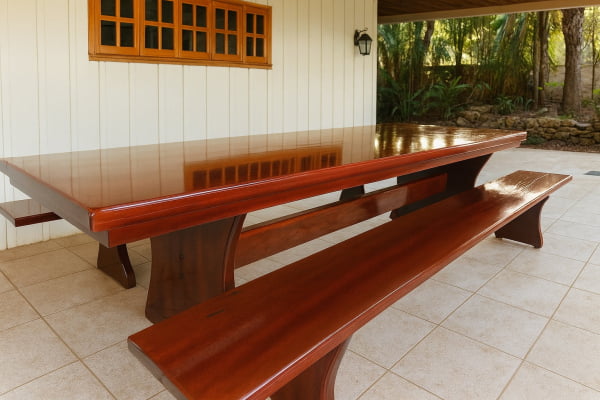 Conjunto Mesa  Rústica (300cm x 85cm x 6cm) com  2 Bancos Rústicos (300cm X 36cm x 4cm) de Madeira Maciça - Pés formato Taça - Acabamento Verniz Nogueira Auto Brilho – 10 lugares