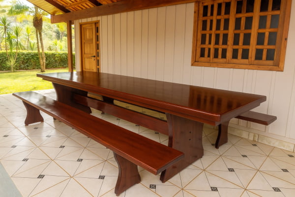 Conjunto Mesa  Rústica (300cm x 85cm x 6cm) com  2 Bancos Rústicos (300cm X 36cm x 4cm) de Madeira Maciça - Pés formato Taça - Acabamento Verniz Nogueira Auto Brilho – 10 lugares